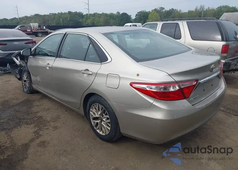2017 Toyota Camry Le z USA, uszkodzony, nr VIN 4T1BF1FK5HU385870